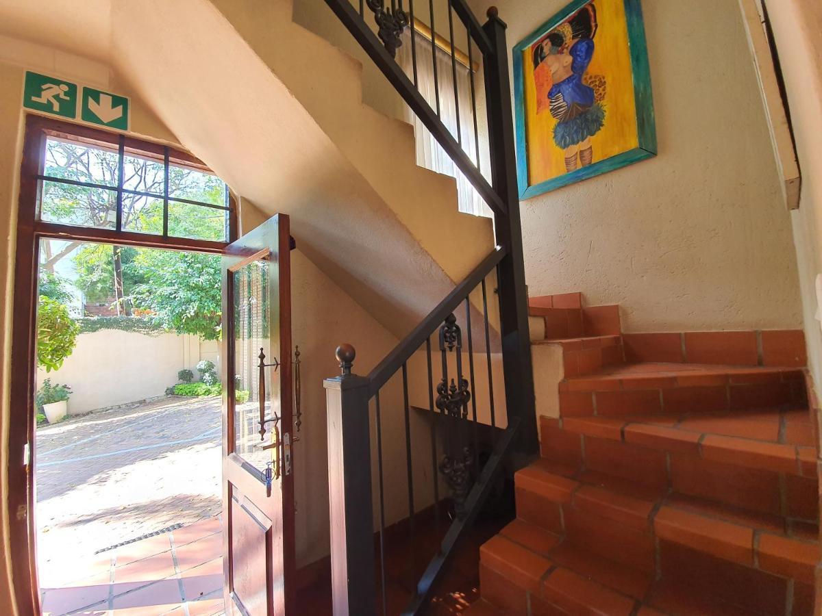 Waterhouse Guest Lodge - Indus Street Pretoria-Noord Exterior foto